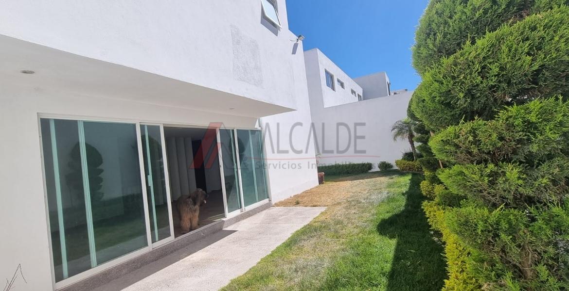 Casa en Renta en Club de Golf la Loma
