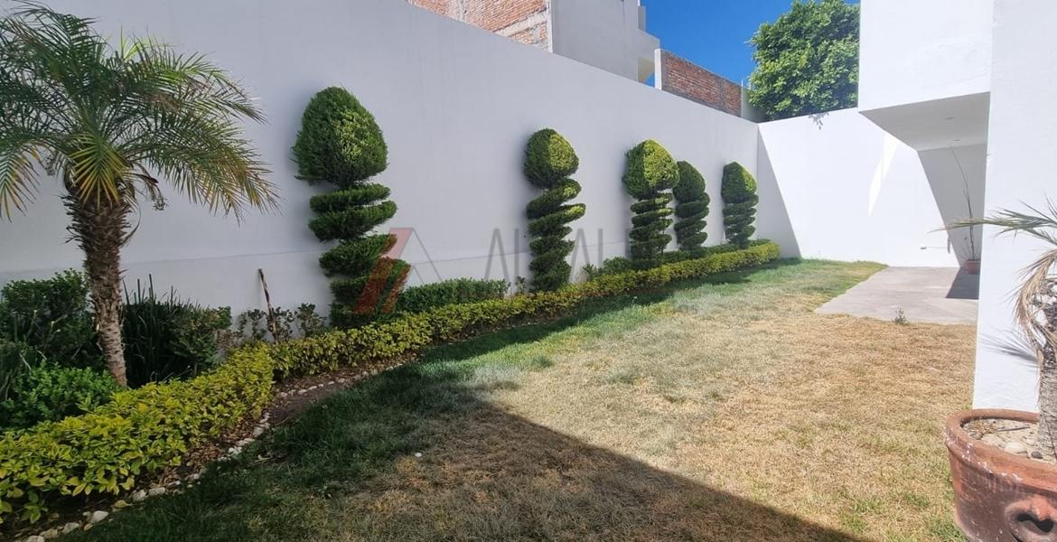 Casa en Renta en Club de Golf la Loma