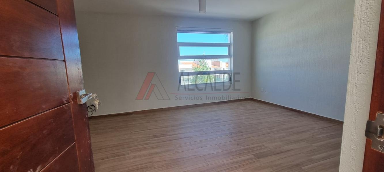 Casa en Renta en Club de Golf la Loma