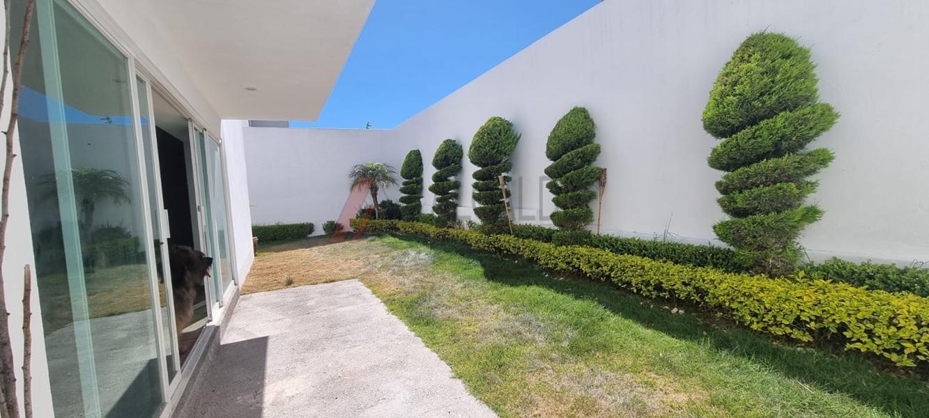 Casa en Renta en Club de Golf la Loma